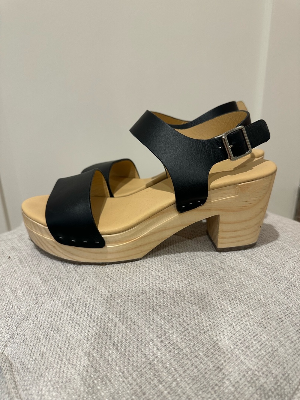 Nisolo size 8.5 All-Day Open Toe Clog sandal in black leather